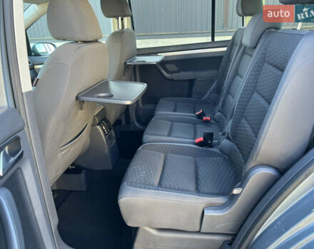 Серый Фольксваген Туран, объемом двигателя 1.4 л и пробегом 188 тыс. км за 6000 $, фото 41 на Automoto.ua