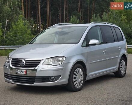 Серый Фольксваген Туран, объемом двигателя 2 л и пробегом 237 тыс. км за 9699 $, фото 1 на Automoto.ua