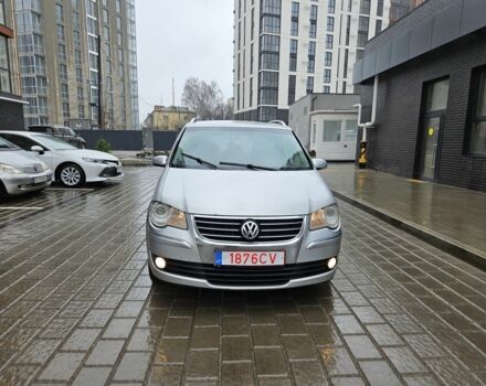 Серый Фольксваген Туран, объемом двигателя 1.9 л и пробегом 350 тыс. км за 2800 $, фото 1 на Automoto.ua