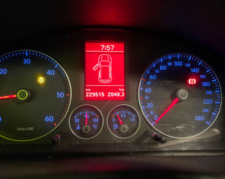 Серый Фольксваген Туран, объемом двигателя 1.9 л и пробегом 229 тыс. км за 8600 $, фото 13 на Automoto.ua