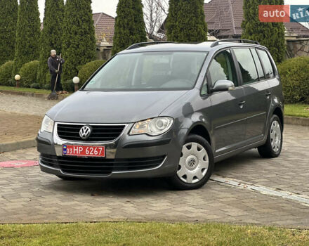 Серый Фольксваген Туран, объемом двигателя 1.6 л и пробегом 210 тыс. км за 7350 $, фото 1 на Automoto.ua
