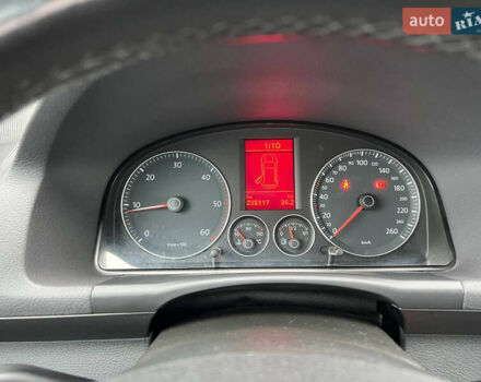 Серый Фольксваген Туран, объемом двигателя 1.9 л и пробегом 235 тыс. км за 7999 $, фото 13 на Automoto.ua