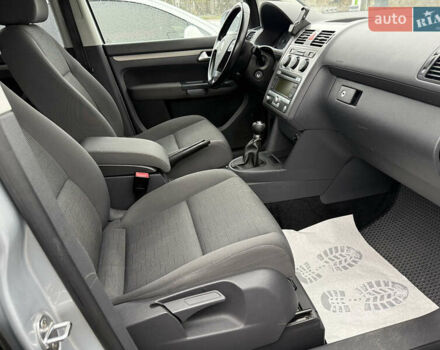 Серый Фольксваген Туран, объемом двигателя 1.9 л и пробегом 235 тыс. км за 7999 $, фото 9 на Automoto.ua