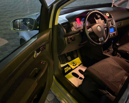 Серый Фольксваген Туран, объемом двигателя 1.9 л и пробегом 229 тыс. км за 8600 $, фото 8 на Automoto.ua