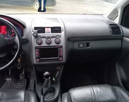 Сірий Фольксваген Туран, об'ємом двигуна 1.4 л та пробігом 255 тис. км за 7200 $, фото 8 на Automoto.ua