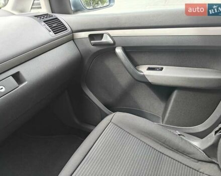 Сірий Фольксваген Туран, об'ємом двигуна 1.9 л та пробігом 263 тис. км за 8500 $, фото 10 на Automoto.ua