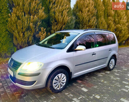 Серый Фольксваген Туран, объемом двигателя 1.98 л и пробегом 230 тыс. км за 6500 $, фото 2 на Automoto.ua