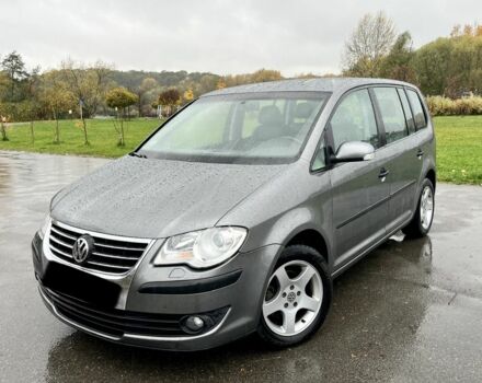 Серый Фольксваген Туран, объемом двигателя 1.9 л и пробегом 258 тыс. км за 3963 $, фото 7 на Automoto.ua