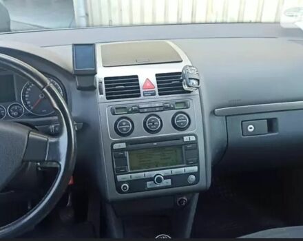 Серый Фольксваген Туран, объемом двигателя 2 л и пробегом 330 тыс. км за 6300 $, фото 1 на Automoto.ua