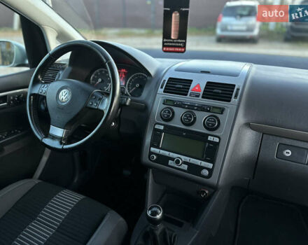 Серый Фольксваген Туран, объемом двигателя 1.6 л и пробегом 236 тыс. км за 8200 $, фото 45 на Automoto.ua