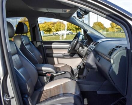 Сірий Фольксваген Туран, об'ємом двигуна 2 л та пробігом 264 тис. км за 5000 $, фото 12 на Automoto.ua