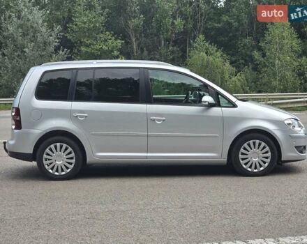 Серый Фольксваген Туран, объемом двигателя 2 л и пробегом 237 тыс. км за 9699 $, фото 7 на Automoto.ua