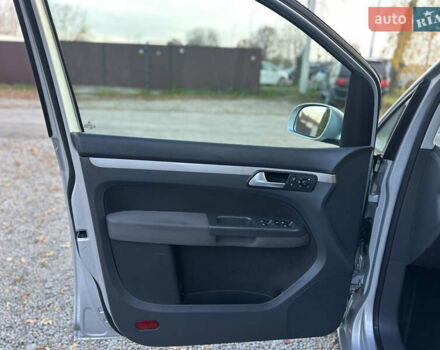 Серый Фольксваген Туран, объемом двигателя 1.6 л и пробегом 236 тыс. км за 8200 $, фото 22 на Automoto.ua