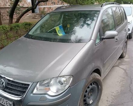 Серый Фольксваген Туран, объемом двигателя 1.4 л и пробегом 261 тыс. км за 6500 $, фото 1 на Automoto.ua