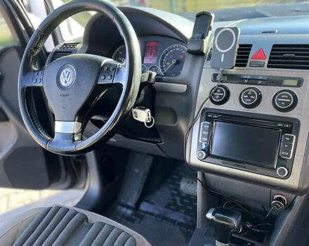 Серый Фольксваген Туран, объемом двигателя 1.97 л и пробегом 280 тыс. км за 8500 $, фото 9 на Automoto.ua
