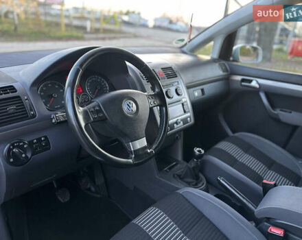 Серый Фольксваген Туран, объемом двигателя 1.6 л и пробегом 236 тыс. км за 8200 $, фото 24 на Automoto.ua