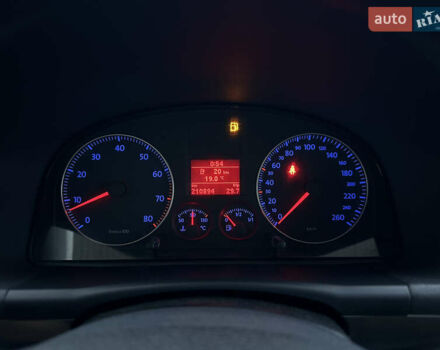 Серый Фольксваген Туран, объемом двигателя 1.6 л и пробегом 211 тыс. км за 7450 $, фото 46 на Automoto.ua