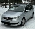 Сірий Фольксваген Туран, об'ємом двигуна 2 л та пробігом 290 тис. км за 4000 $, фото 1 на Automoto.ua