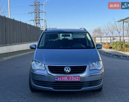 Серый Фольксваген Туран, объемом двигателя 1.4 л и пробегом 188 тыс. км за 6000 $, фото 2 на Automoto.ua