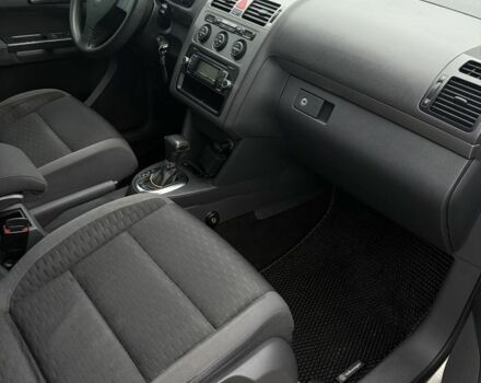 Серый Фольксваген Туран, объемом двигателя 2 л и пробегом 326 тыс. км за 7600 $, фото 5 на Automoto.ua