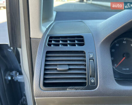 Серый Фольксваген Туран, объемом двигателя 1.4 л и пробегом 188 тыс. км за 6000 $, фото 63 на Automoto.ua