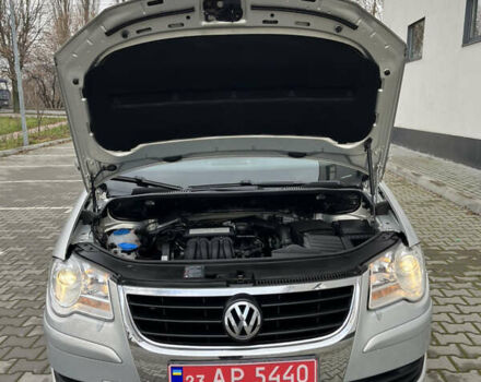 Серый Фольксваген Туран, объемом двигателя 1.6 л и пробегом 211 тыс. км за 7500 $, фото 25 на Automoto.ua