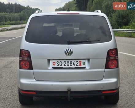Серый Фольксваген Туран, объемом двигателя 2 л и пробегом 237 тыс. км за 9699 $, фото 3 на Automoto.ua