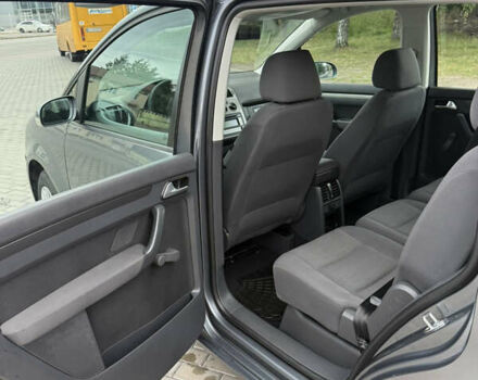 Сірий Фольксваген Туран, об'ємом двигуна 1.6 л та пробігом 226 тис. км за 8150 $, фото 43 на Automoto.ua