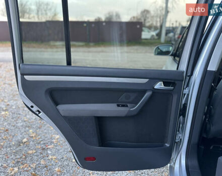 Серый Фольксваген Туран, объемом двигателя 1.6 л и пробегом 236 тыс. км за 8200 $, фото 35 на Automoto.ua