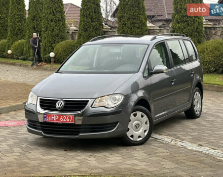 Серый Фольксваген Туран, объемом двигателя 1.6 л и пробегом 210 тыс. км за 7350 $, фото 2 на Automoto.ua