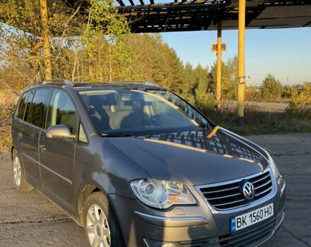 Серый Фольксваген Туран, объемом двигателя 1.39 л и пробегом 196 тыс. км за 7700 $, фото 30 на Automoto.ua