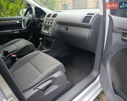 Сірий Фольксваген Туран, об'ємом двигуна 1.6 л та пробігом 216 тис. км за 7700 $, фото 19 на Automoto.ua