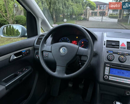 Серый Фольксваген Туран, объемом двигателя 1.6 л и пробегом 211 тыс. км за 7450 $, фото 45 на Automoto.ua