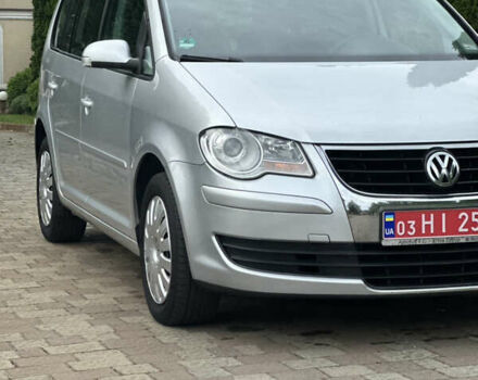 Серый Фольксваген Туран, объемом двигателя 1.6 л и пробегом 211 тыс. км за 7450 $, фото 13 на Automoto.ua