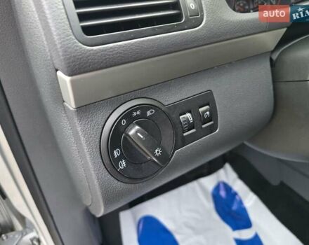 Серый Фольксваген Туран, объемом двигателя 2 л и пробегом 237 тыс. км за 9699 $, фото 23 на Automoto.ua