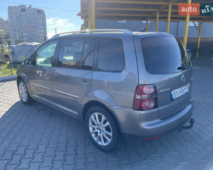 Серый Фольксваген Туран, объемом двигателя 1.97 л и пробегом 280 тыс. км за 8500 $, фото 4 на Automoto.ua