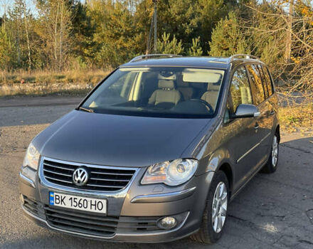 Серый Фольксваген Туран, объемом двигателя 1.39 л и пробегом 196 тыс. км за 7700 $, фото 2 на Automoto.ua