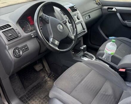 Сірий Фольксваген Туран, об'ємом двигуна 1.97 л та пробігом 243 тис. км за 10500 $, фото 5 на Automoto.ua
