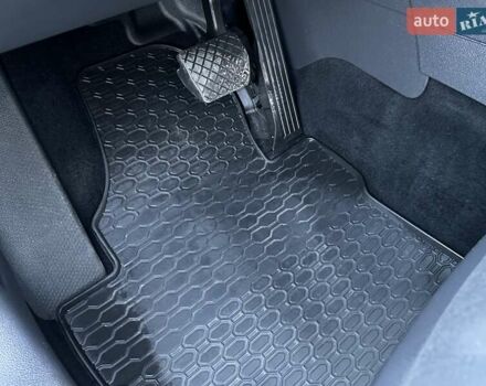 Серый Фольксваген Туран, объемом двигателя 1.4 л и пробегом 142 тыс. км за 8650 $, фото 46 на Automoto.ua