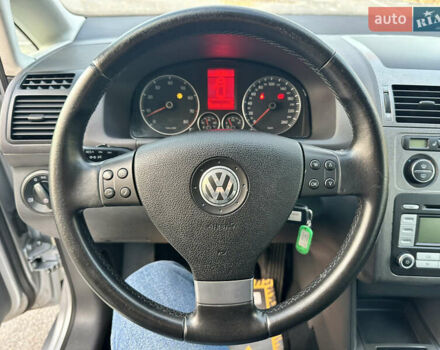 Сірий Фольксваген Туран, об'ємом двигуна 1.6 л та пробігом 196 тис. км за 8199 $, фото 51 на Automoto.ua