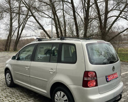 Серый Фольксваген Туран, объемом двигателя 1.6 л и пробегом 211 тыс. км за 7500 $, фото 6 на Automoto.ua