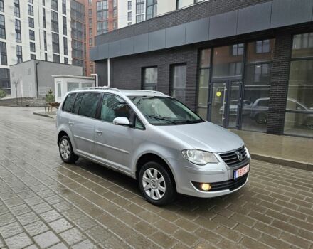 Серый Фольксваген Туран, объемом двигателя 1.9 л и пробегом 350 тыс. км за 2800 $, фото 2 на Automoto.ua