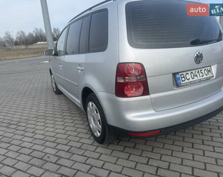 Серый Фольксваген Туран, объемом двигателя 1.6 л и пробегом 238 тыс. км за 6700 $, фото 3 на Automoto.ua