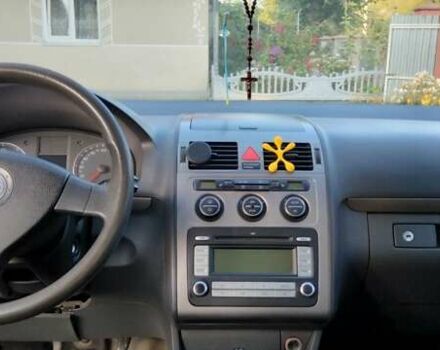 Сірий Фольксваген Туран, об'ємом двигуна 1.6 л та пробігом 210 тис. км за 8000 $, фото 1 на Automoto.ua