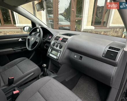 Серый Фольксваген Туран, объемом двигателя 1.6 л и пробегом 210 тыс. км за 7350 $, фото 34 на Automoto.ua