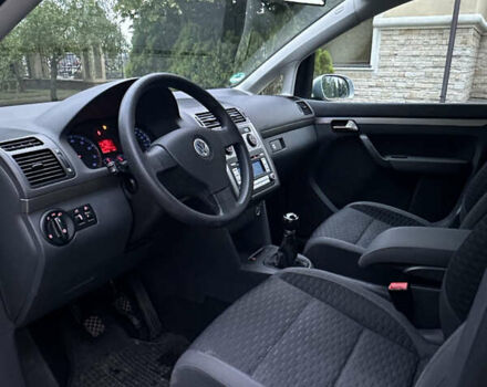 Серый Фольксваген Туран, объемом двигателя 1.6 л и пробегом 211 тыс. км за 7450 $, фото 25 на Automoto.ua