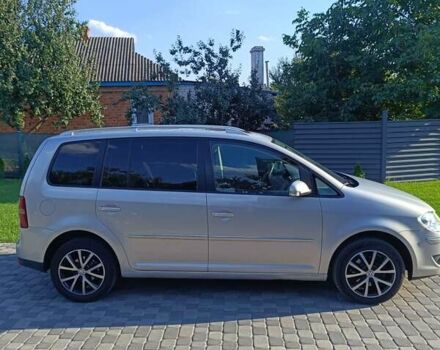 Серый Фольксваген Туран, объемом двигателя 1.9 л и пробегом 340 тыс. км за 8500 $, фото 6 на Automoto.ua