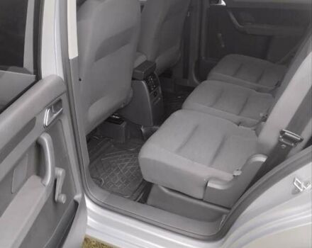 Сірий Фольксваген Туран, об'ємом двигуна 1.9 л та пробігом 257 тис. км за 8600 $, фото 10 на Automoto.ua