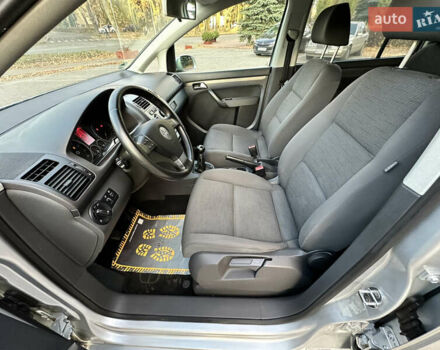 Сірий Фольксваген Туран, об'ємом двигуна 1.6 л та пробігом 196 тис. км за 8199 $, фото 47 на Automoto.ua