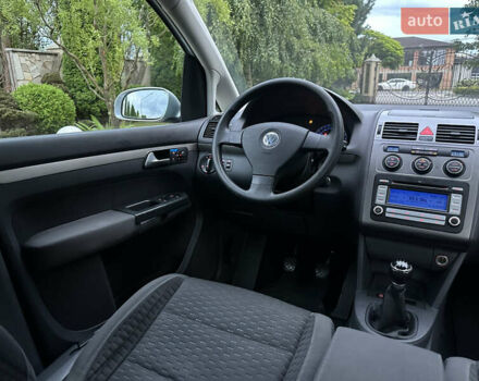 Серый Фольксваген Туран, объемом двигателя 1.6 л и пробегом 211 тыс. км за 7450 $, фото 44 на Automoto.ua